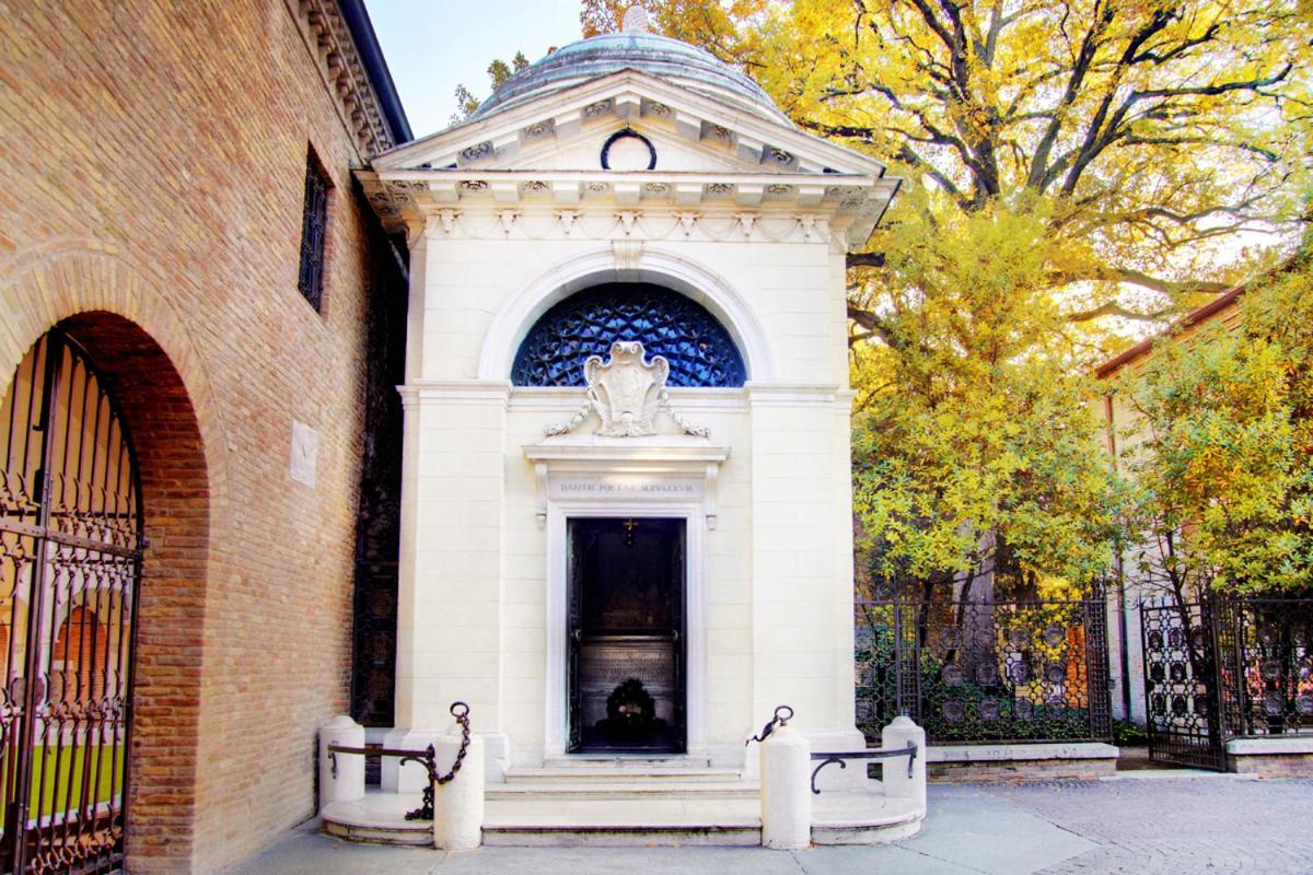 Duomo - City Center Appartamento Elegante Con Suite Ravenna Ngoại thất bức ảnh